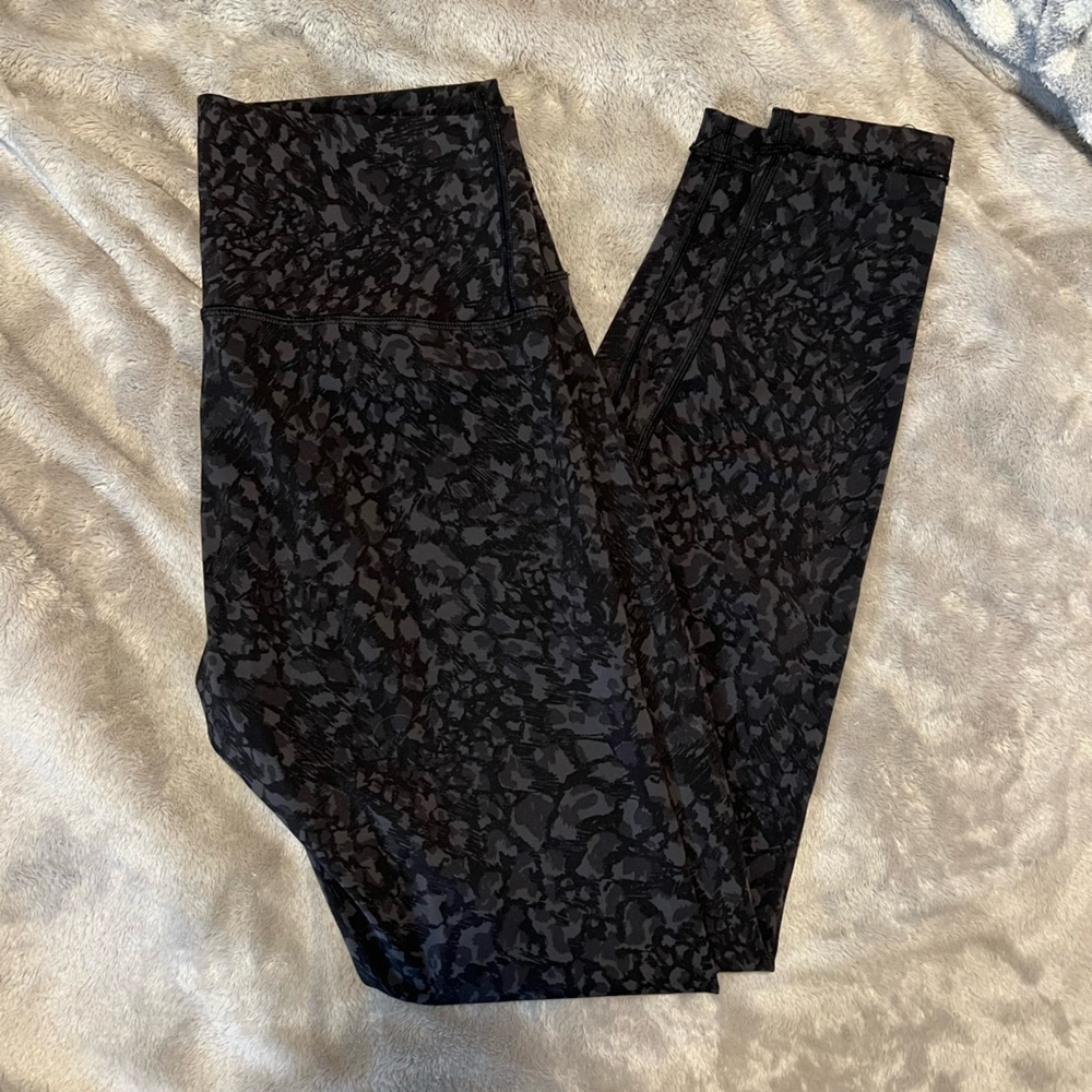 Lululemon Wunder Under High Rise Leggings. Size 8